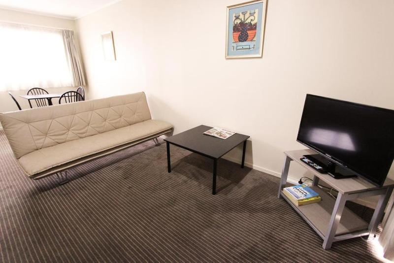 Auckland Airport Lodge Room photo